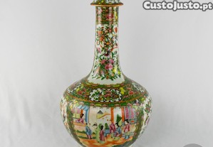 Garrafa bojuda com tampa, decorao Mandarim, policromada e dourada, reinado Guangxu (1875-1908)