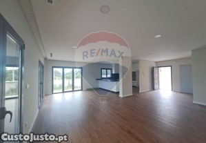 Moradia T3 R/C Em Fase De Construo.