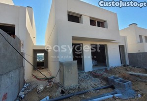 Moradia T4 Em Condomnio Fechado, Em Construo...