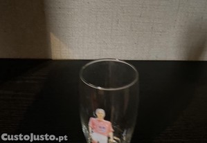 copo com imagem de jogador de benfica