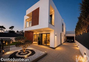 Moradia isolada T4 em Charneca de Caparica e Sobreda de 190 m²