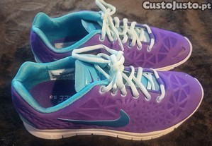 Nike Free TR Fit 4 Mulher Lils e Branco Running sapatilhas