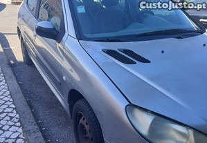 Peugeot 206 1.1i - 5 portas - 02