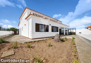 Moradia t4 com vista mar na ilha do porto santo