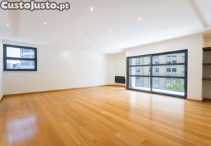 Apartamento T4 no Lumiar/Telheiras: Espao, Conforto e Comodidade!