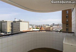 Apartamento T4 Com Varanda Na Avenida Da...