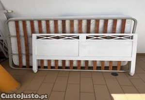 Cama de madeira colchão 140x190 e base de ripas