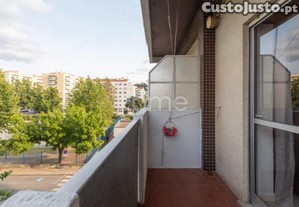 Apartamento T2 Com Garagem No Vale Das Flores