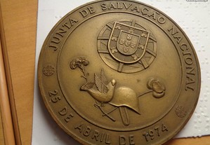 Medalha 25 Abril 1974 Junta de Salvação Nacional
