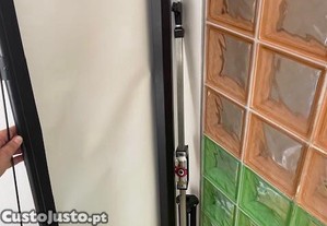 Trip com tela para projetor - Bom estado