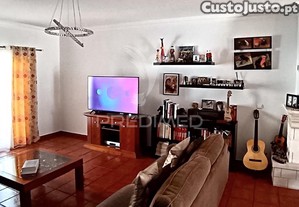 Moradia t3 em sarilhos pequenos, moita