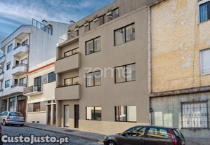 Apartamento T1+1 Novo Na Rua Monte Cativo Em...