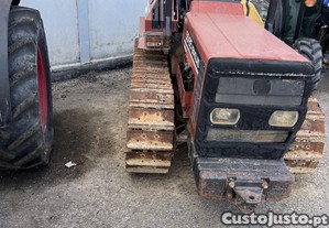Trator de rastos em bom estado