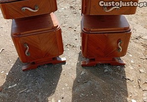 Mesinhas de cabeceira em accia