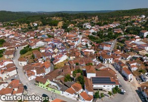 Moradia T1+1 Parcialmente Remodelada!