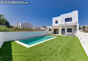 MORADIA T3 a estrear com localização privilegiada em Sesimbra