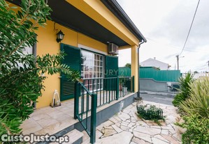Moradia térrea isolada com garagem no Montijo