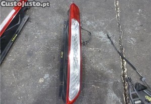 FAROLIM TRASEIRO DIREITO Ford focus berlina cb4 2008 8M5113404A
