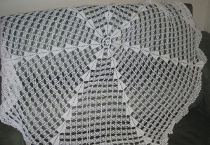 Toalha em Crochet Redonda Cor Beije 1,88 m NOVA