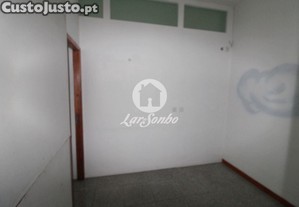 [265-N-00868] Loja no centro da cidade de Barce...