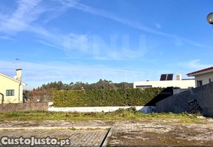 Lote Para Construção Em Alvarães - 417 M²