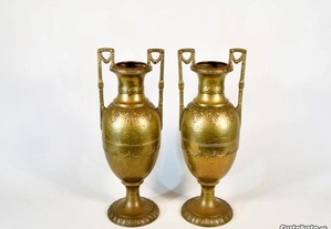 Antigo par de anforas jarras D. Maria em latão 190