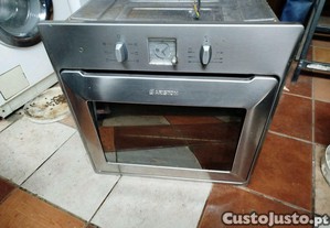 Forno eltrico encastrar Ariston