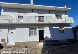 Casa T4 com Garagem e Varanda em Barroca, Fundo