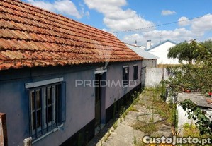 Conjunto de duas casas, parreira- chamusca