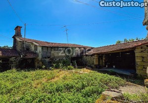 Quinta, Construções Em Pedra, Linha De Água,...