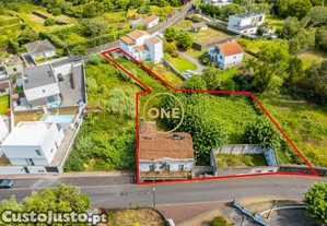 Moradia para Recuperar com Terreno de 1.426 m�   Capelas