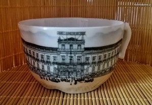 Lindíssima e antiga chávena chá Grandes Armazéns do Chiado porcelana fábrica VA carimbo "cegonha"