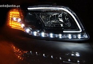 Faróis frontais devil eyes / daylight / tube light com o pisca em led AUDI A4 B7 11.04-03.08 fundo preto