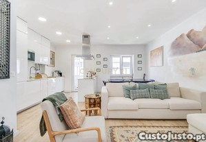 Apartamento T2 Remodelado com Varanda em Campo de Ourique, junto ao Jardim da Estrela