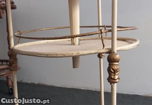 lavatório antigo em metal com bacia em cerâmica original