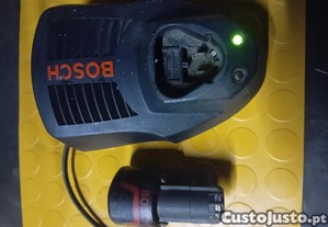 Carregador de Baterias Bosch com bateria
