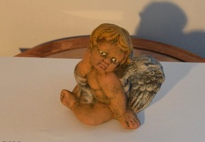 Anjo Sentado Peça artesanal em pó de pedra