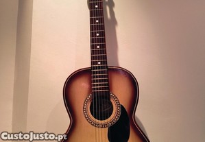 Guitarra costarriquenha feita  mo (usada)