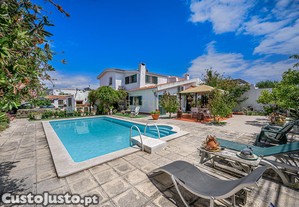 Moradia V4 Com Piscina E Jardim Em Marisol, Corroios