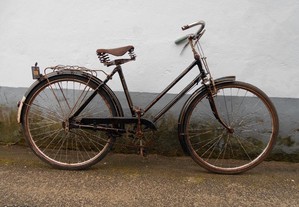 Bicicleta pasteleira de senhora antiga