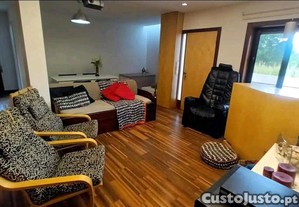 Quarto estudante moradia com mais 2 quartos