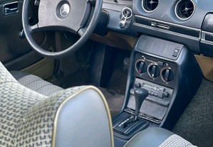 Mercedes-Benz E 230 w123 2.3
