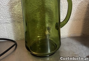 Jarro de vidro verde