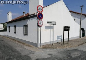 Moradia Térrea T3 com quintal e sótão, Guadalupe, Évora