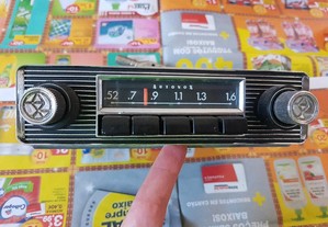 Antigo auto-rádio Autovox (anos 50/60) RAR0