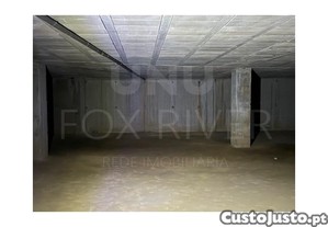 Garagem Com Capacidade De 48 Lugares
