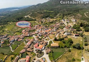 Moradia T4 Para Recuperar Em Quintã, Vreia De...