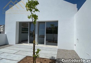 Casa Térrea No Concelho Da Lourinhã -Novo
