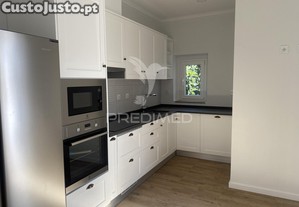 Moradia com terraço e garagem em santiago do cacém