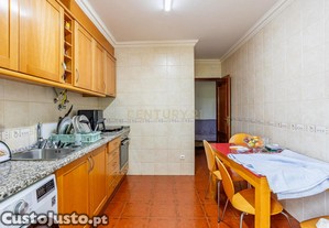 Apartamento T3 com Suite, Varandas e Arrecadação à em Pontével   1.º Andar em Prédio de Apenas 3 Frações